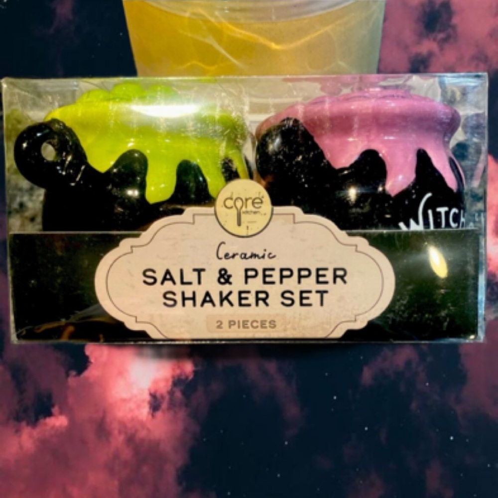 Witch cauldron salt & pepper shakers! New in box!